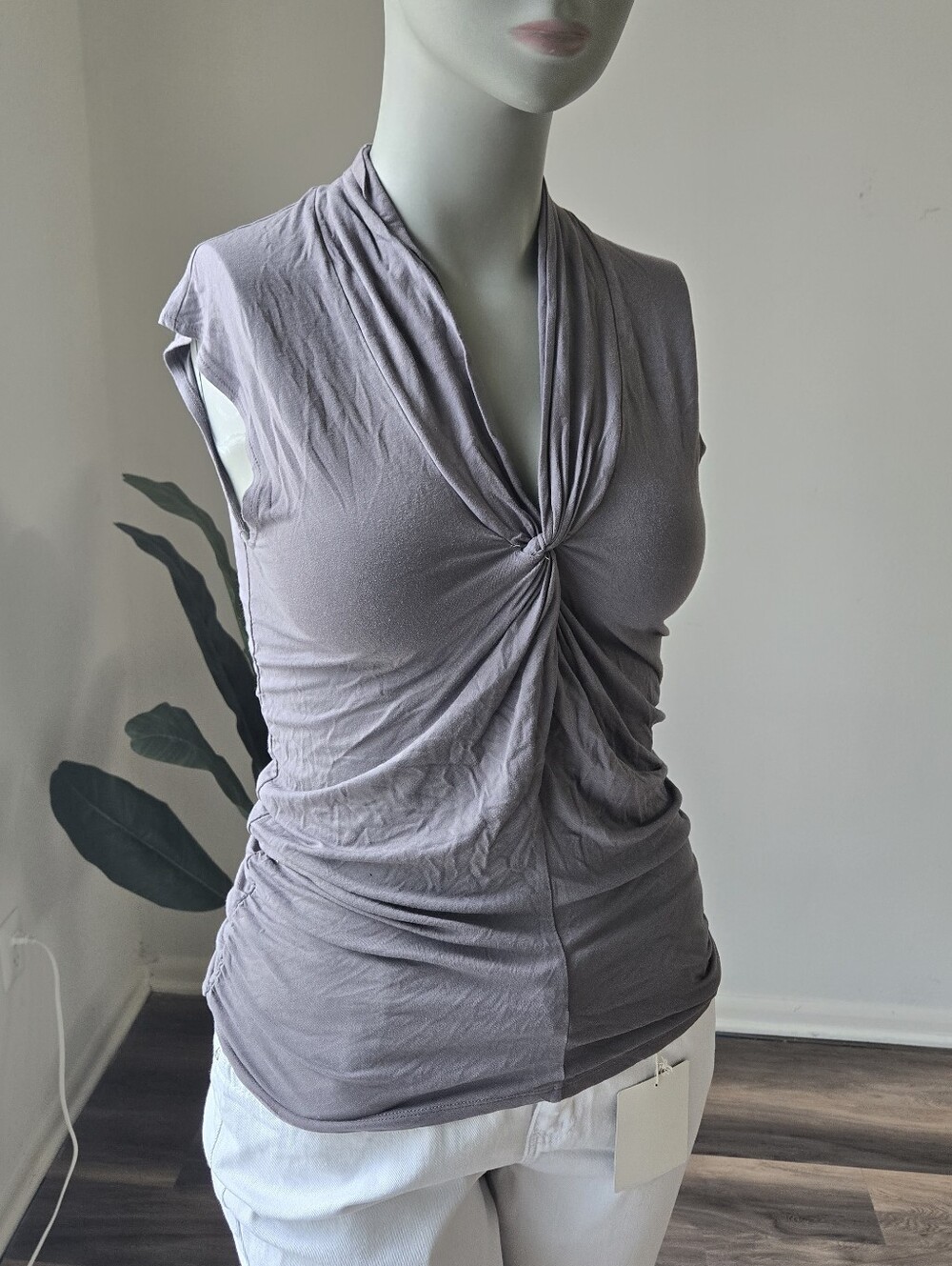 Anne Klein Sleeveless Gray Top Size M with Twisted Detail on Front